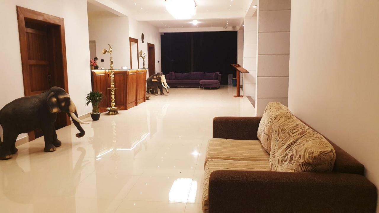 โรงแรมเอเดนการ์เดน สิกิริยา ภายนอก รูปภาพ